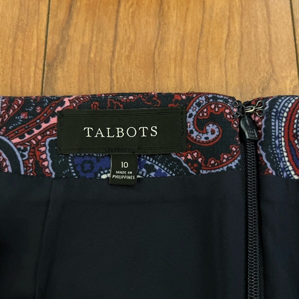 Talbots 10 Burgundy Blue Paisley Concealed Zip Back Slit Lined Pencil Skirt $109 - Picture 4 of 8
